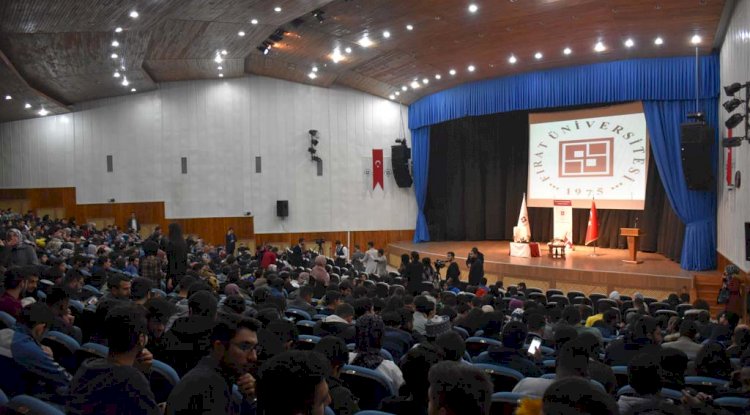 eski Başbakan Binali Yıldırımın Fırat Üniversitesi Öğrencileri ile Söyleşi için Bir Araya Gelmesi